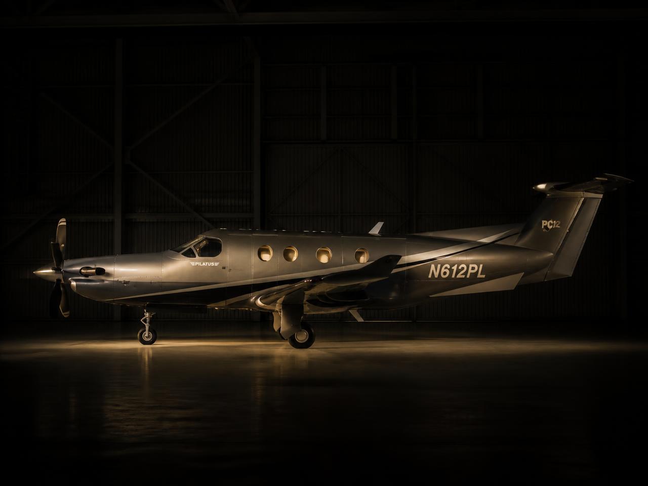 Pilatus PC-12 im Hangar
